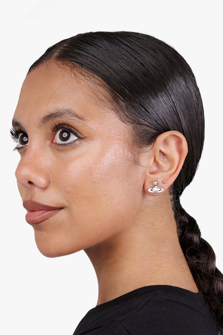 VIVIENNE WESTWOOD ACCESSORIES Silver Simonetta Bas Relief Earrings | Silver/Cream Rose Pearl