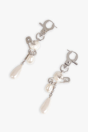 VIVIENNE WESTWOOD JEWELLERY SILVER / SILVER/WHITE Claude Long Safety Pearl Earrings | Silver/White