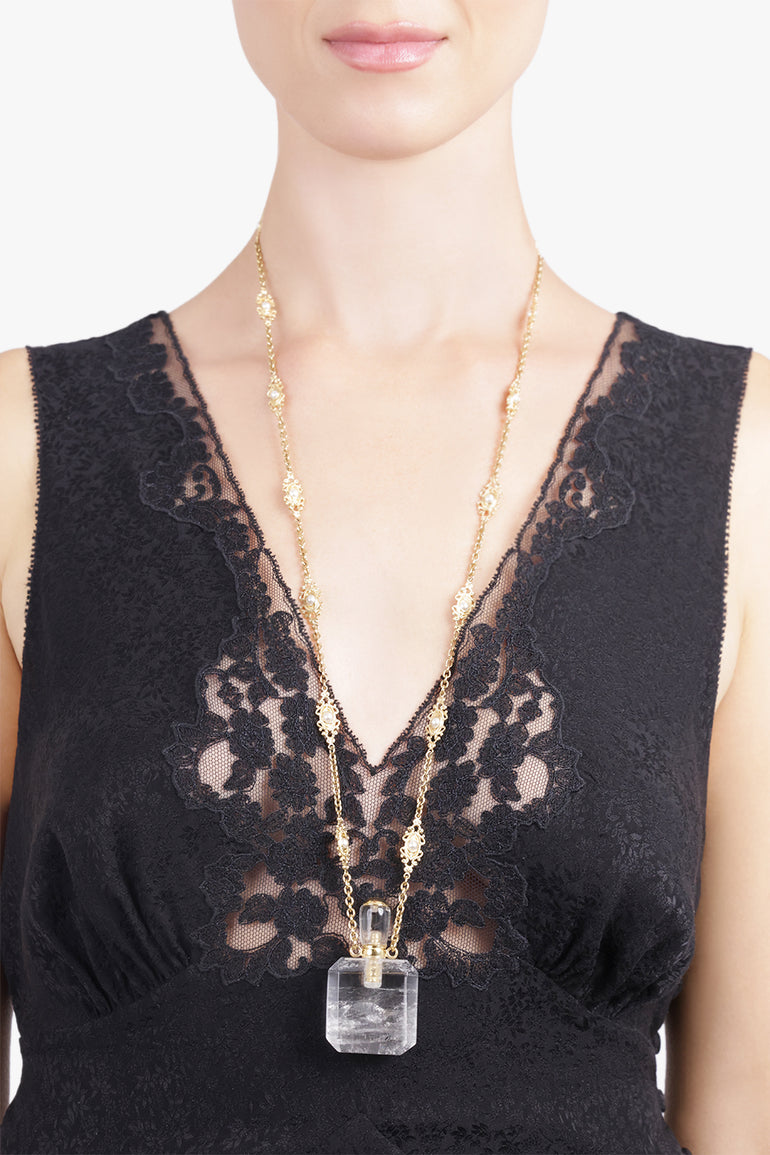 CHLOE JEWELLERY GOLD / Crystal White Rock Crystal Resin Necklace | Crystal White