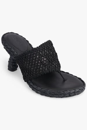 CHLOE SHOES Isla Thong 75mm Crochet Sandal | Black