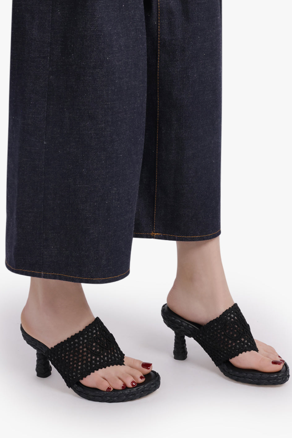 CHLOE SHOES Isla Thong 75mm Crochet Sandal | Black