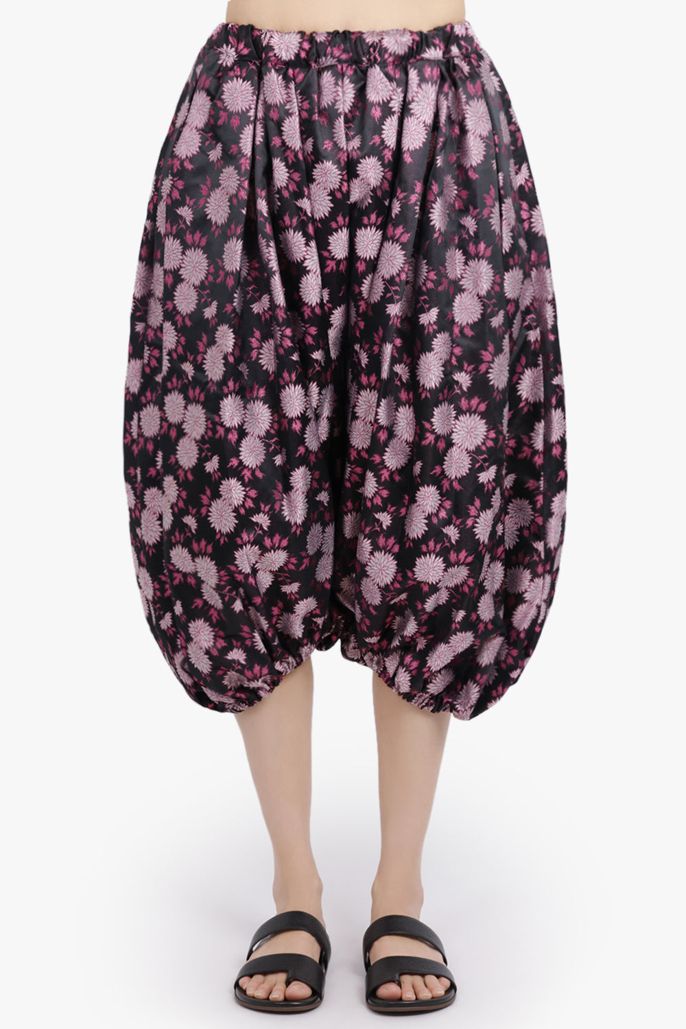 COMME DES GARCONS RTW Floral Print Elastic Waist Drop Crotch Crop Pant | Black/Pink