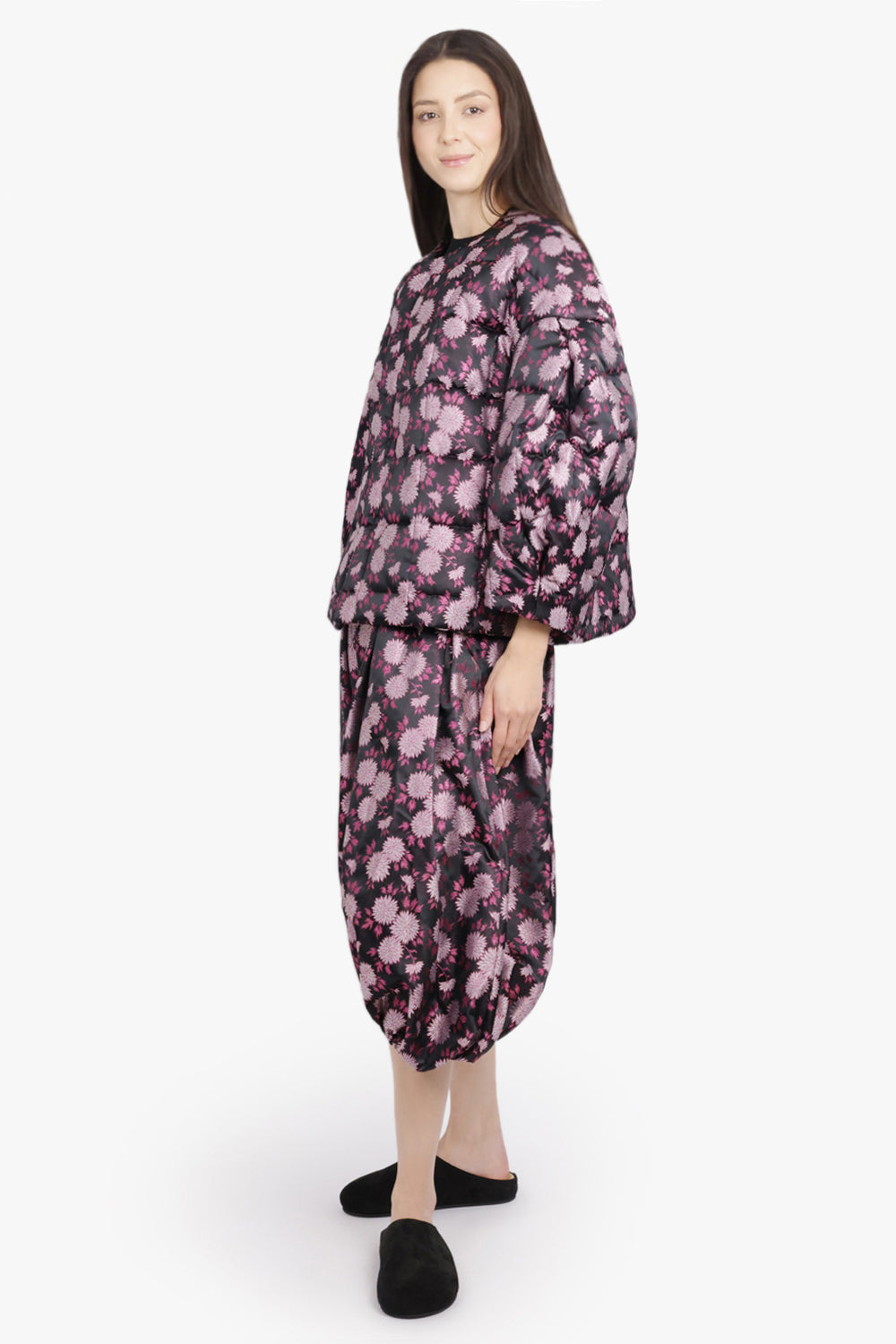 COMME DES GARCONS RTW Floral Print Elastic Waist Drop Crotch Crop Pant | Black/Pink