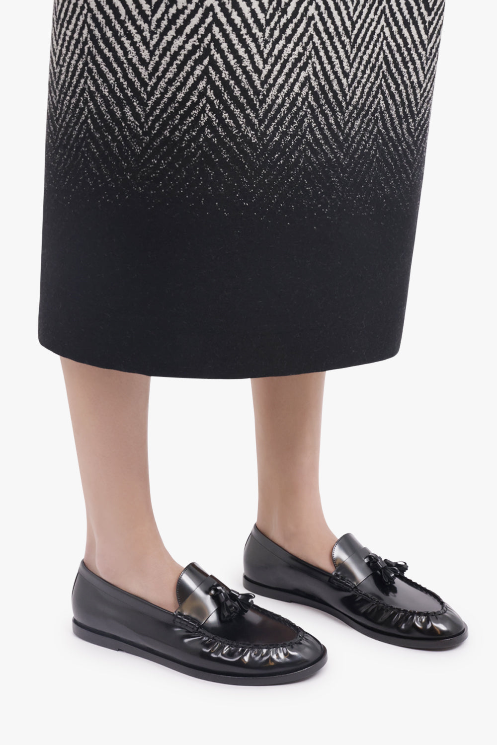 THE ROW SHOES Mens Style Shiny Tassel Loafer | Black