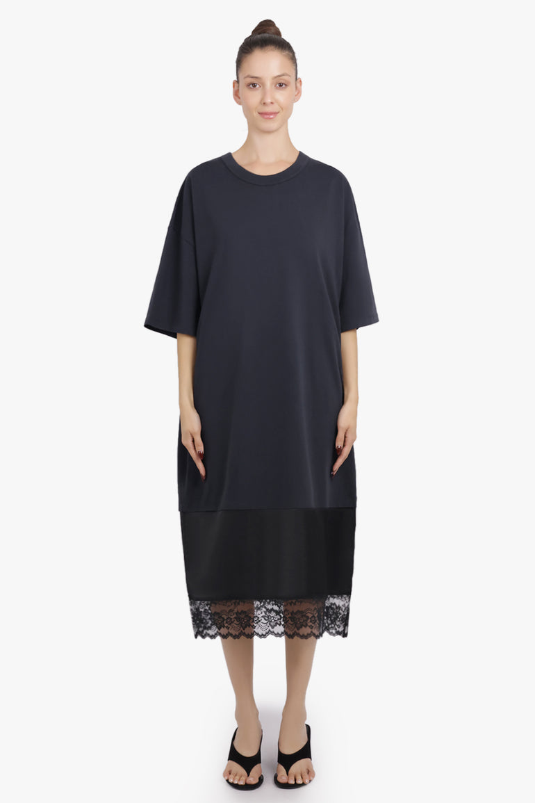 VAQUERA RTW Oversized S/S T-Shirt Dress With Back Lipstick Print and Lace Hem | Black/Red/White
