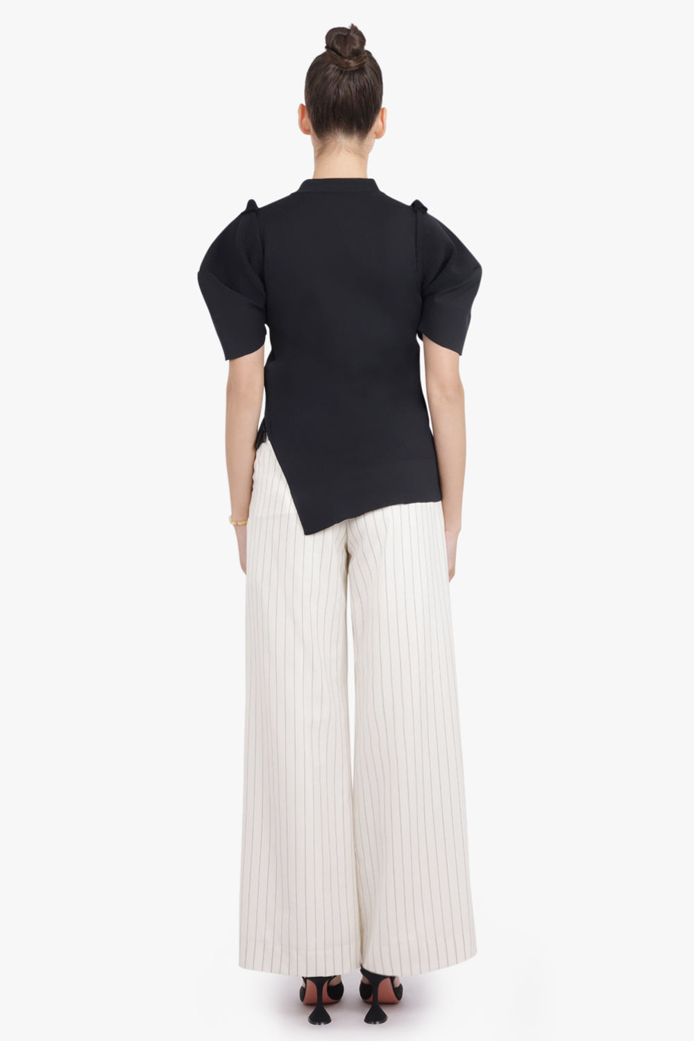 SACAI RTW Structured Shoulder S/S Asymmetric Knit Pullover | Black