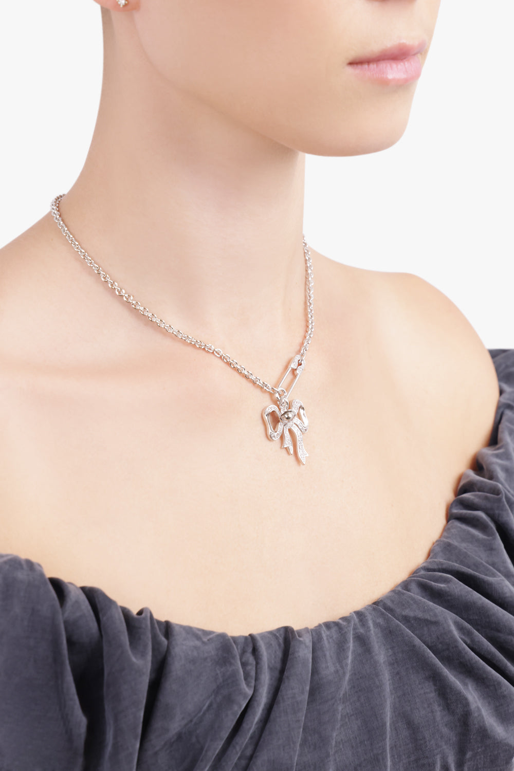 VIVIENNE WESTWOOD JEWELLERY SILVER / Silver Lilith Bow X Safety Pin Pendant Necklace | Silver