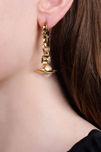 VIVIENNE WESTWOOD JEWELLERY GOLD / GOLD/WHITE Claude Mismatch Orb/Pearl Earrings | Gold/White