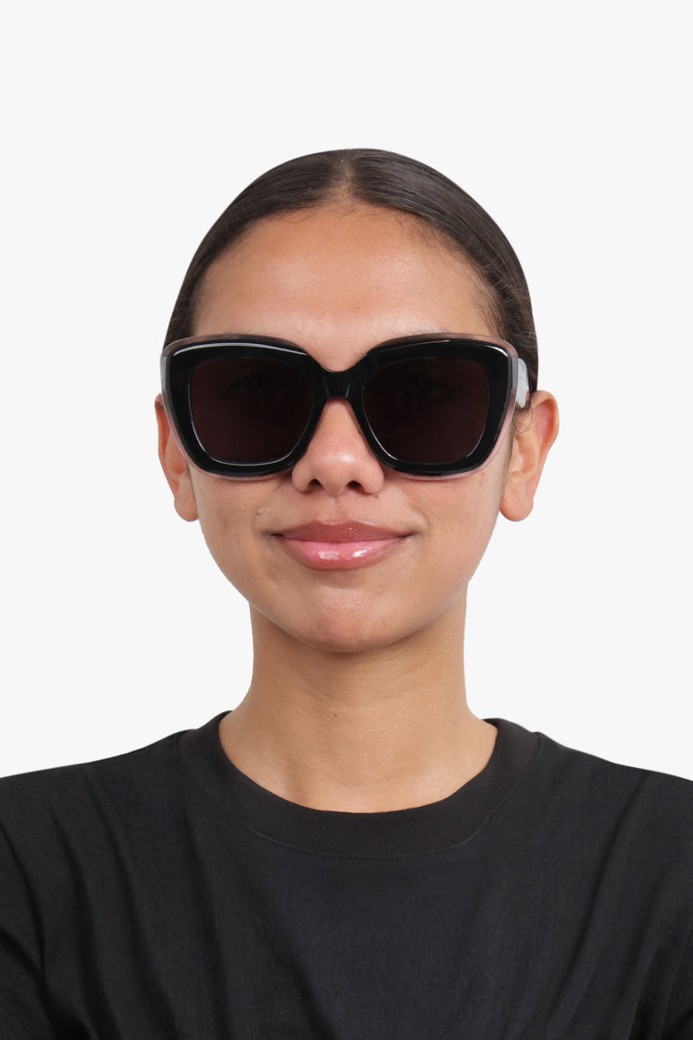 ALAIA ACCESSORIES BLACK / BLACK-BLACK-GREY AA0072S Square Frame Sunglasses with Acrylic Edge | Black
