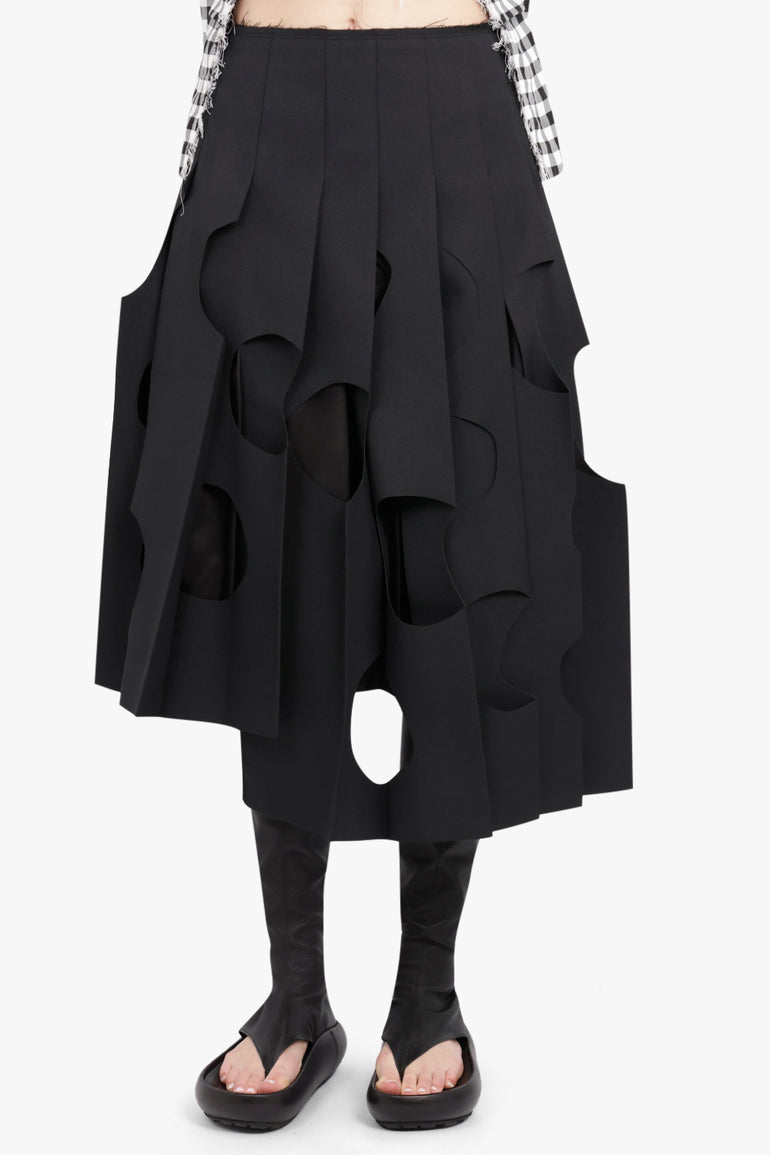COMME DES GARCONS RTW POLYESTER TWILL HARD FINISH PLEATED CUT OUT SKIRT | BLACK