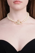 VIVIENNE WESTWOOD JEWELLERY GOLD / White/Gold One Row Pearl Bas Relief Choker | White/Gold