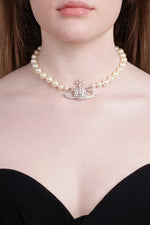 VIVIENNE WESTWOOD JEWELLERY SILVER / White/Silver One Row Pearl Bas Relief Choker | White/Silver