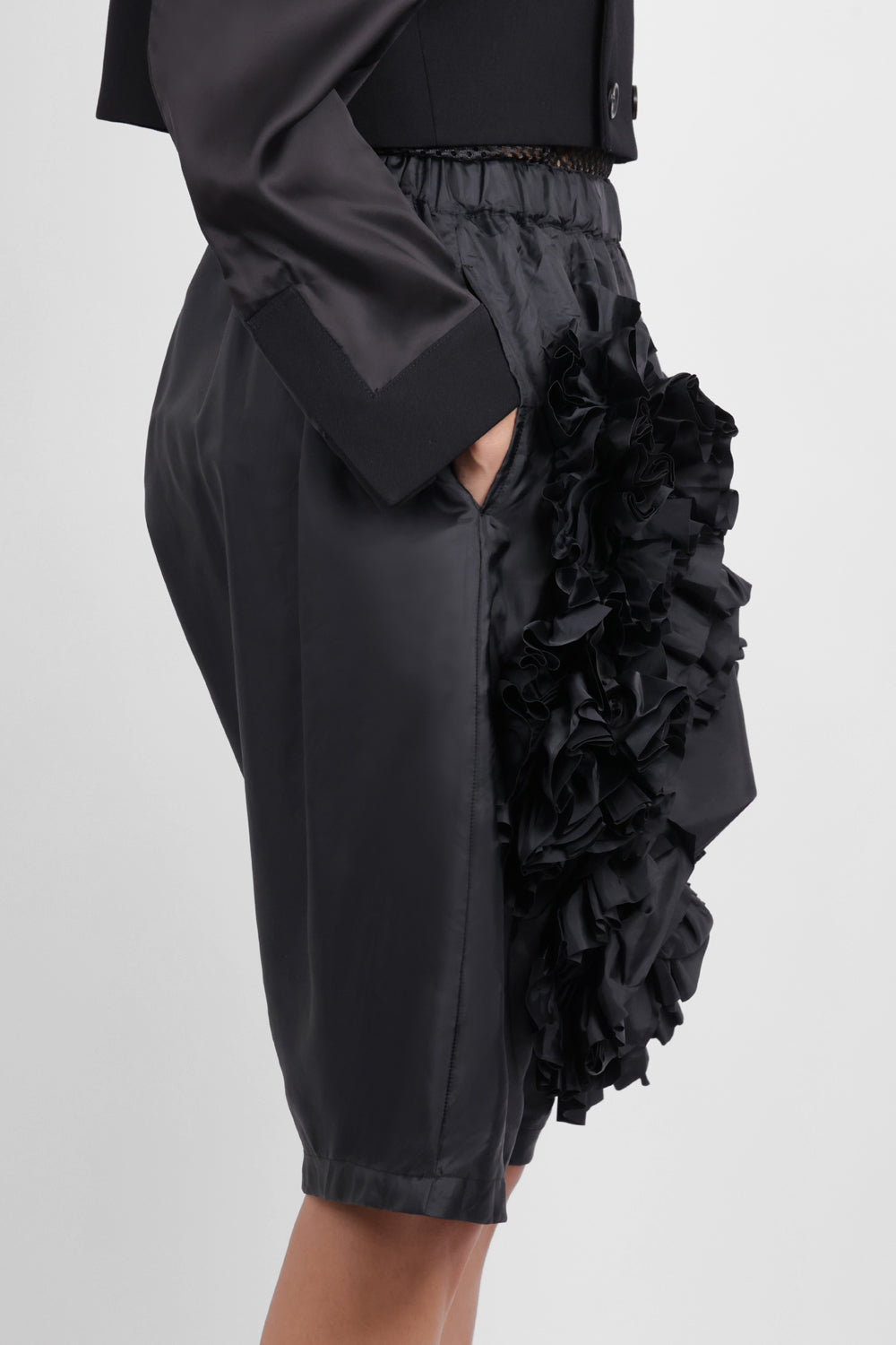 COMME DES GARCONS RTW Drop Floral Embroid Crop Pant | Black