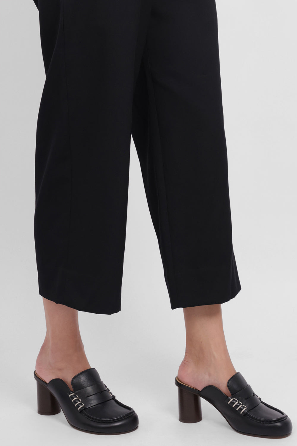 COMME DES GARCONS RTW Elastic Waist Straight Leg Crop Pant | Black