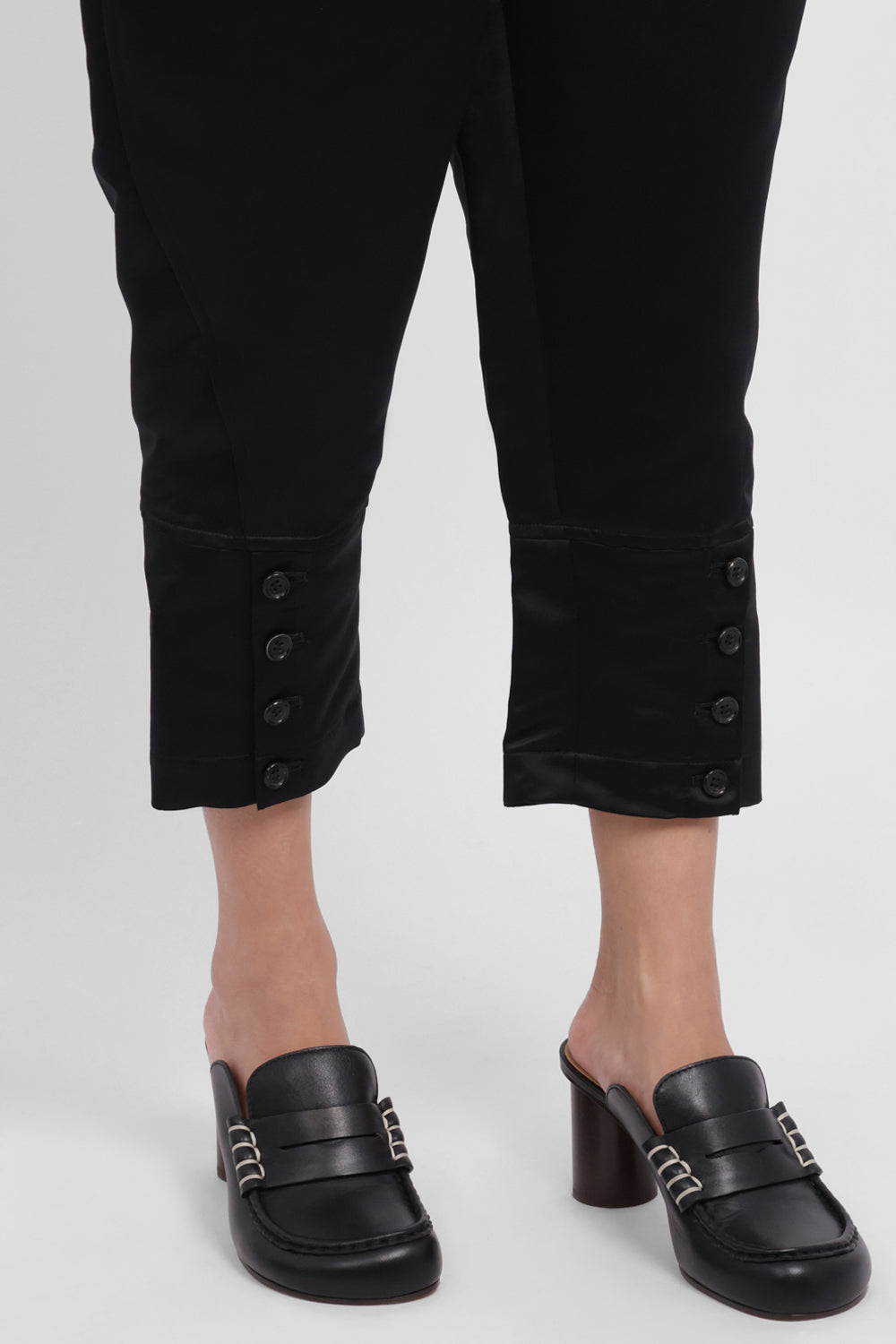 COMME DES GARCONS RTW Elastic Waist Crop Pant With Cuffs | Black