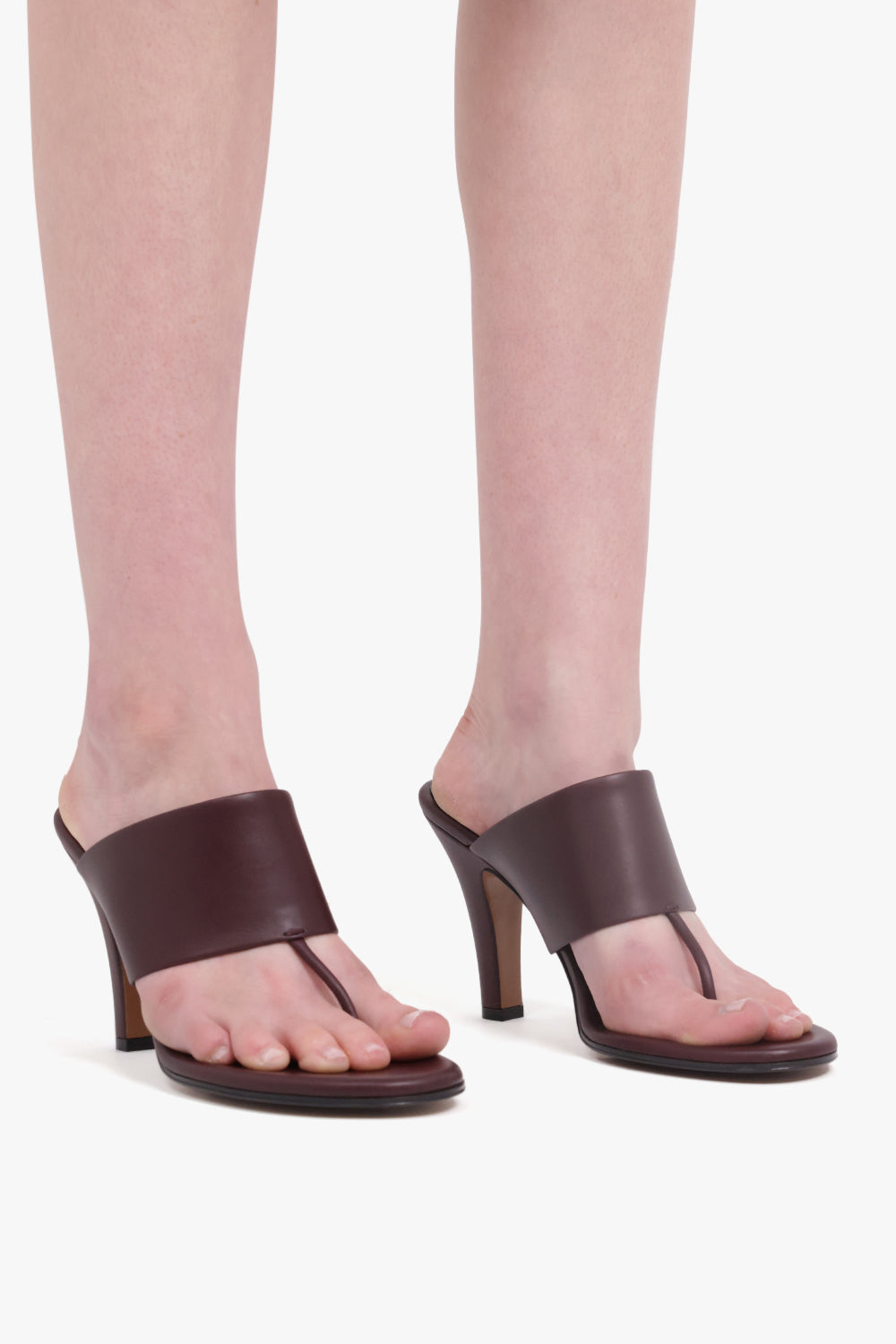 THE ROW SHOES Signum 90mm Thong Mule | Bordeaux