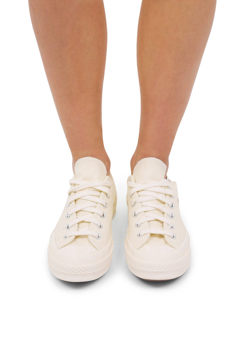 COMME DES GARCONS PLAY SHOES x CONVERSE CHUCK TAYLOR LOW TOP SNEAKER | WHITE