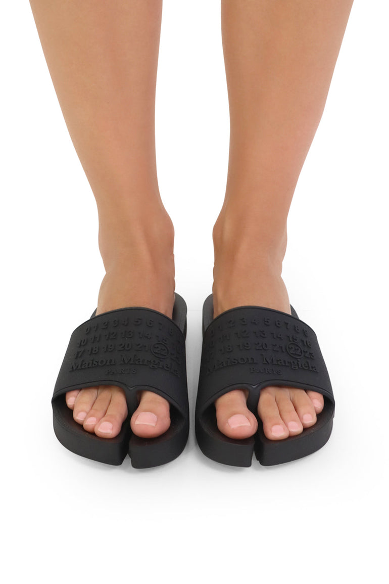 MAISON MARGIELA SHOES TABI LOGO RUBBER SLIDES BLACK