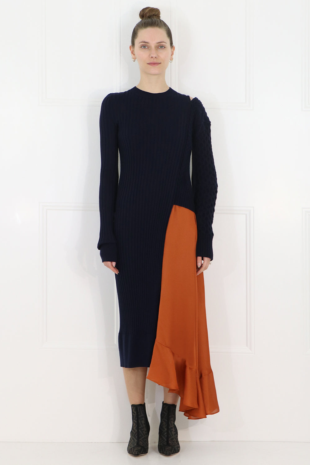 SACAI RTW CONTRAST KNIT DRESS WITH OPEN SHOULDER NAVY/ORANGE