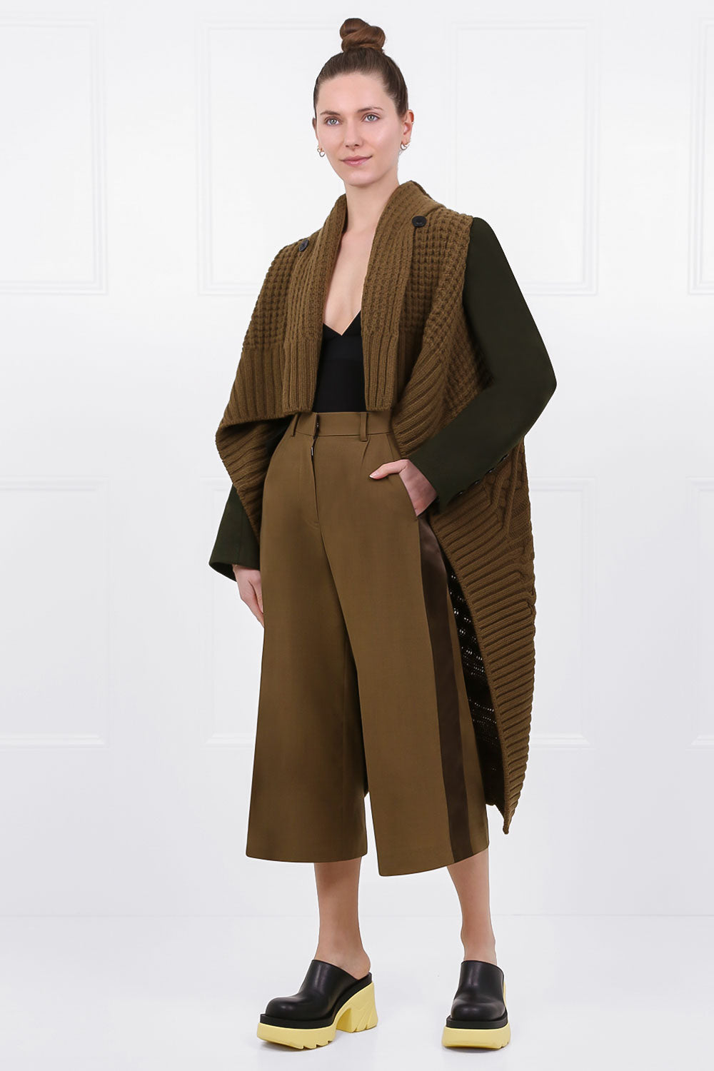 SACAI RTW CROPPED SUITING PANTS CAMEL