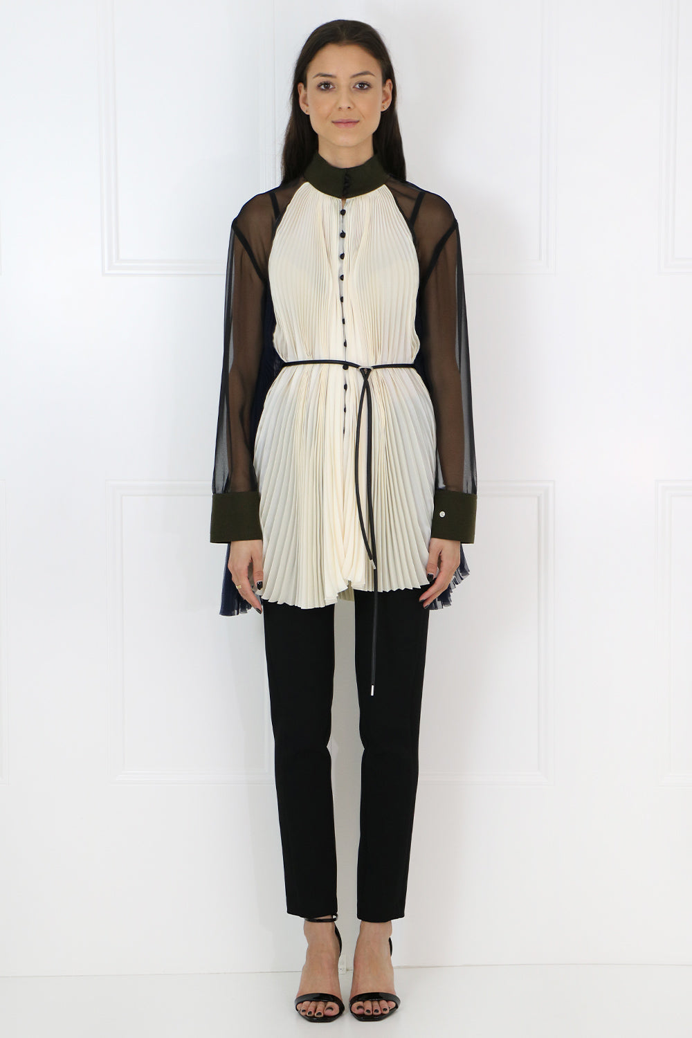 SACAI RTW PLEATED BLOUSE WITH SHEER SLEEVE ECRU/NAVY