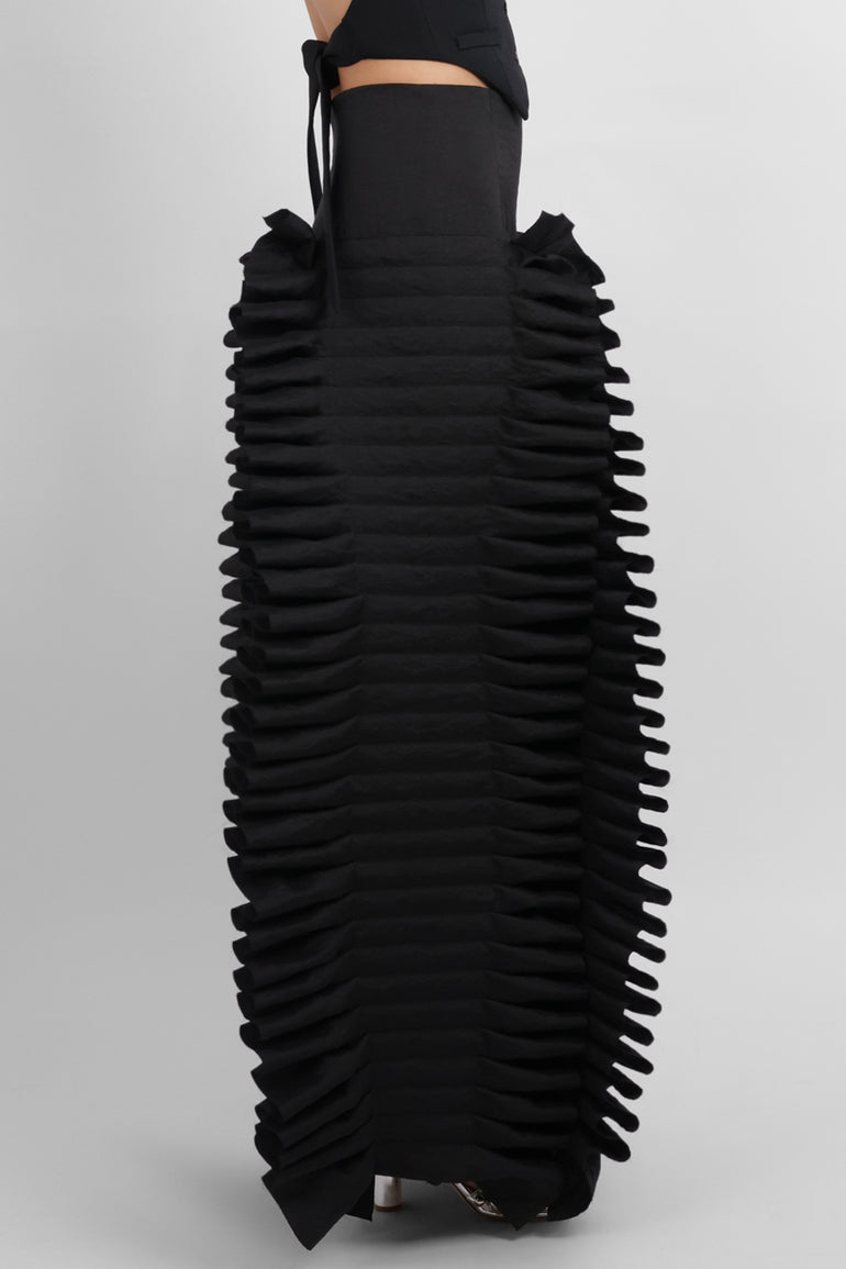 AWAKE MODE RYW Laminary Ruffle Panel Slit Skirt | Black