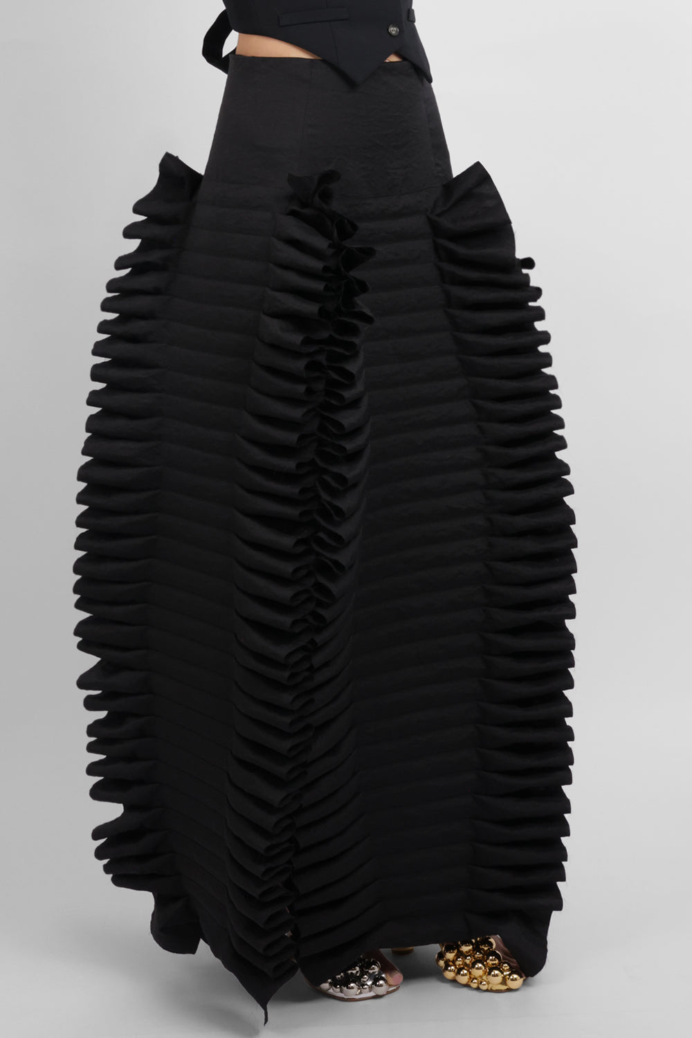 AWAKE MODE RYW Laminary Ruffle Panel Slit Skirt | Black