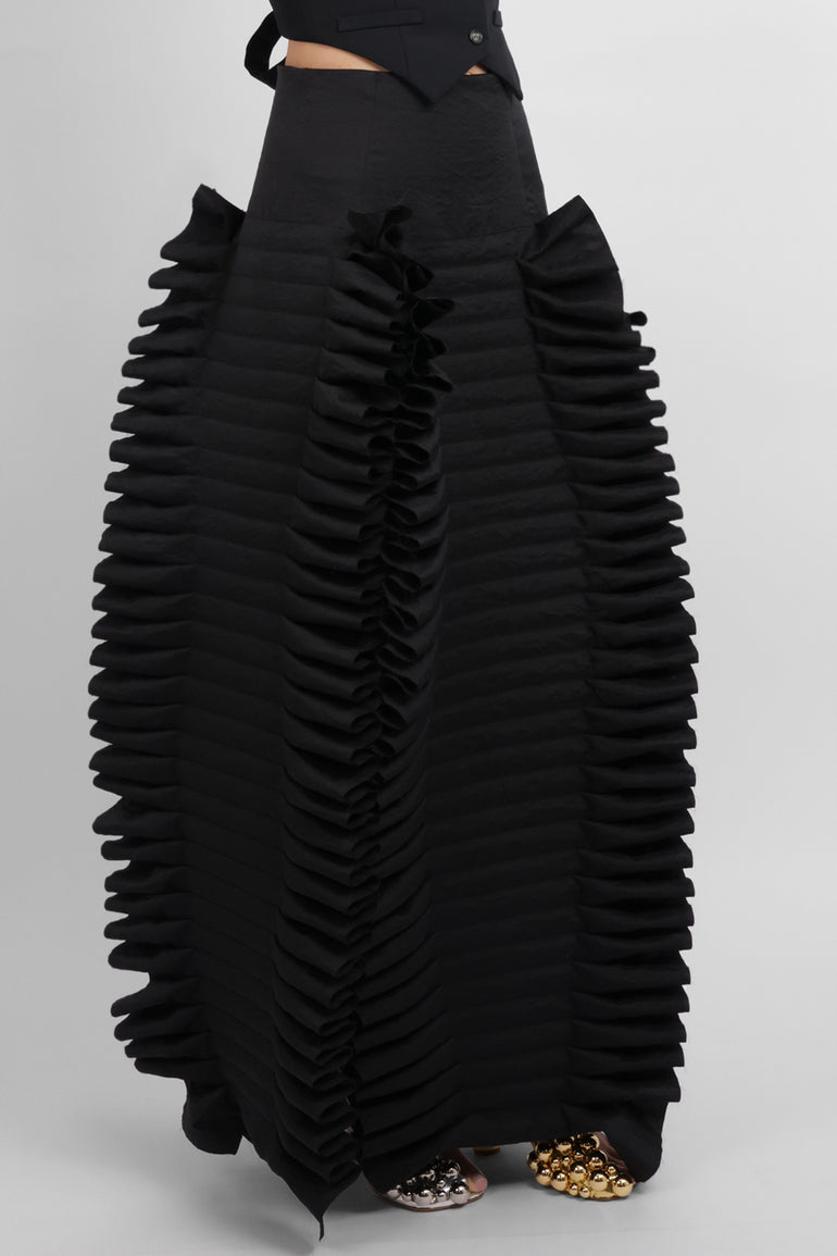 AWAKE MODE RYW Laminary Ruffle Panel Slit Skirt | Black