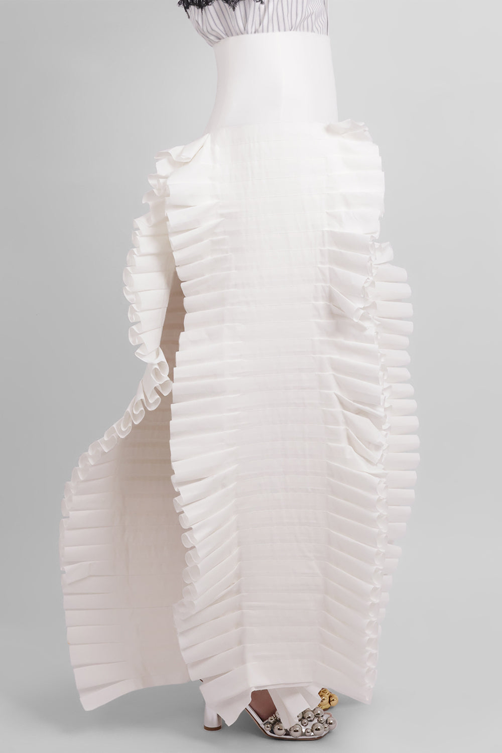 AWAKE MODE RYW Laminary Ruffle Panel Slit Skirt | Off White