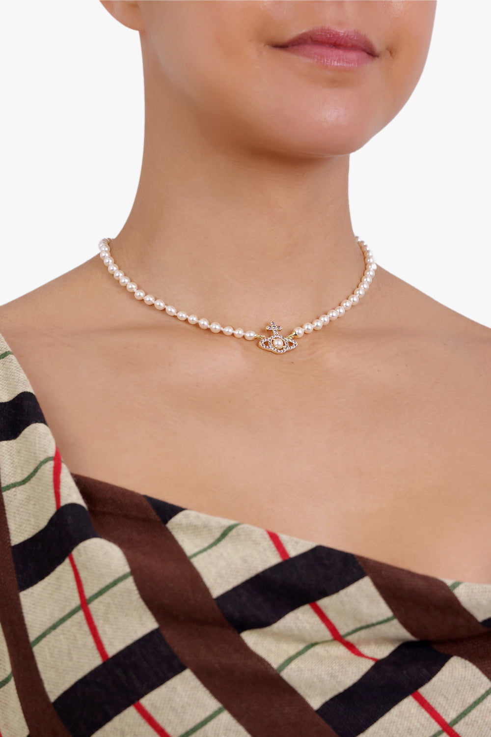 VIVIENNE WESTWOOD JEWELLERY Silver Olympia Pearl Necklace | Silver/Cream Rose Pearl