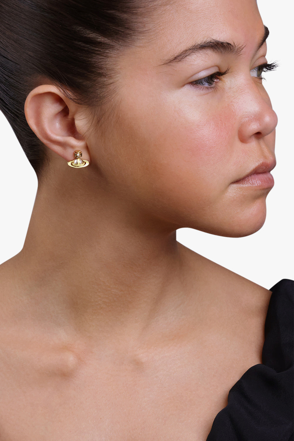 VIVIENNE WESTWOOD JEWELLERY Gold Simonetta Bas Relief Earrings | Gold/Cream Rose Pearl