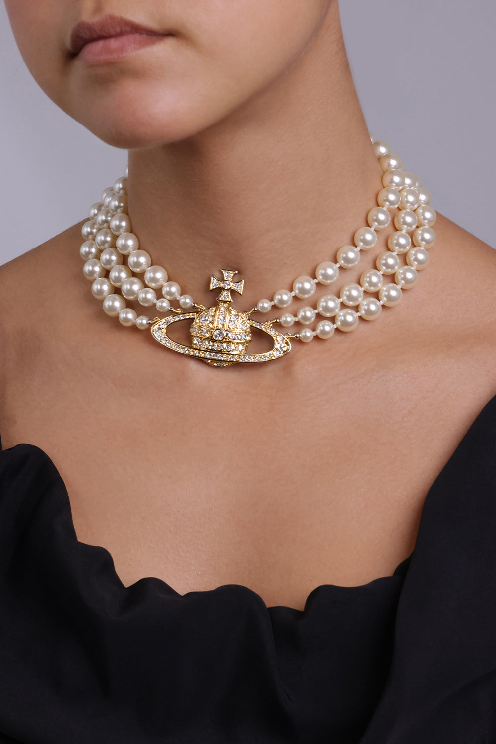 VIVIENNE WESTWOOD JEWELLERY Gold Three Row Pearl Bas Relief Choker | Gold/Pearl/Crystal